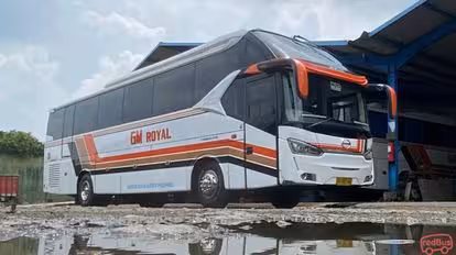 GM Royal Bus-Front Image