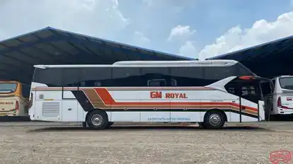 GM Royal Bus-Front Image