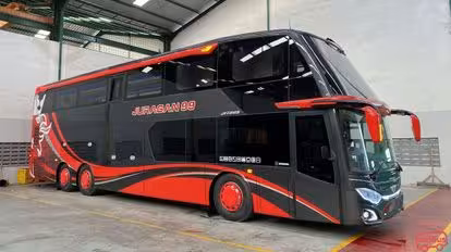 Juragan 99 Bus-Front Image