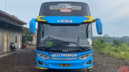 BEsT Premium Bus-Front Image