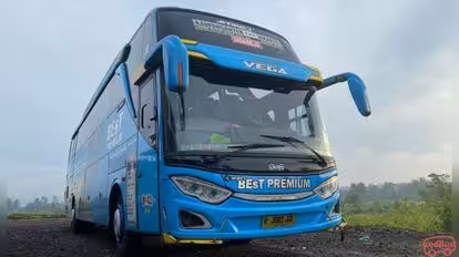 BEsT Premium Bus-Front Image