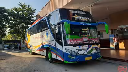 Transport Express Jaya Bus-Front Image