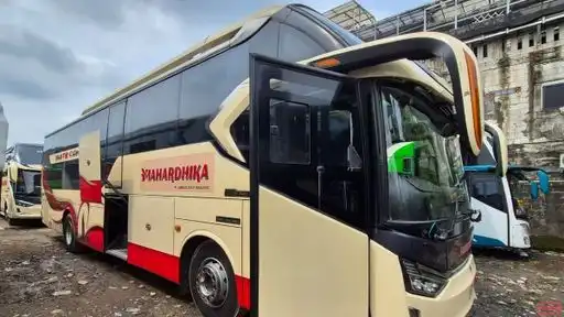 Mahardhika Bus-Front Image