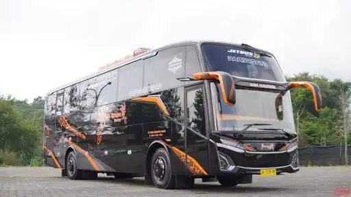 Brave Bus-Front Image