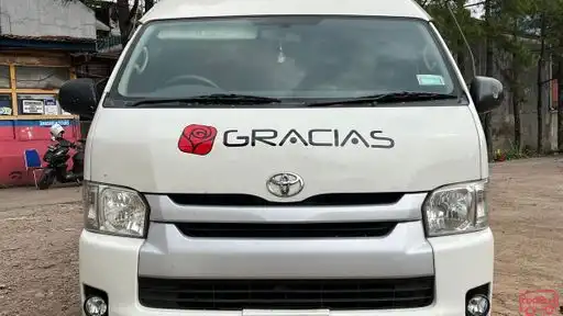Gracias Shuttle Bus-Front Image