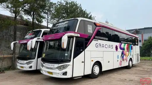 Gracias Shuttle Bus-Front Image
