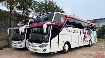Gracias Shuttle Bus-Front Image