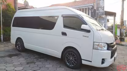 Guki Trans Bus-Front Image
