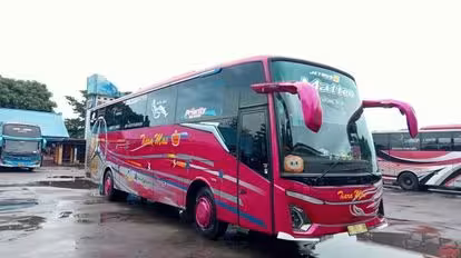 Tiara Mas Bus-Front Image