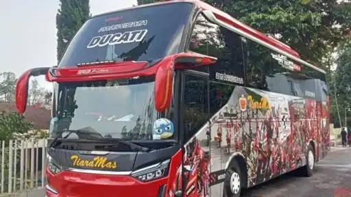 Tiara Mas Bus-Front Image