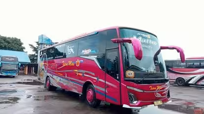 Tiara Mas Bus-Front Image