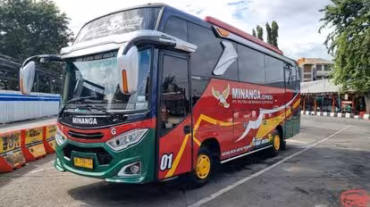 Minanga Express Bus-Front Image