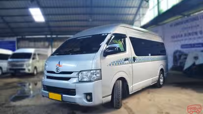 Royal Shuttle Bus-Front Image