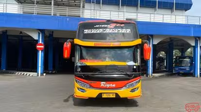 PO Riyan Bus-Front Image