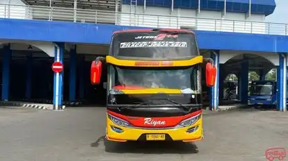 PO Riyan Bus-Front Image