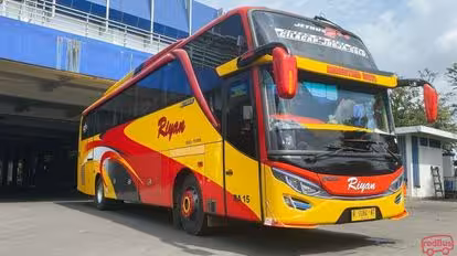 PO Riyan Bus-Side Image