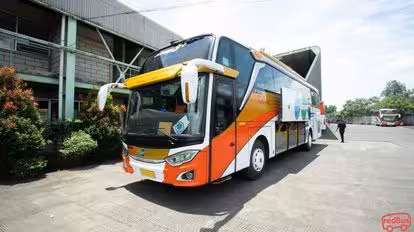 Kramat Djati Bus-Front Image