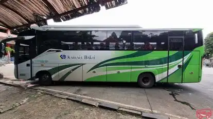 Karunia Bakti Bus-Side Image