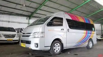 Jackal Holidays Bus-Front Image