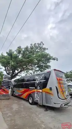 Miyor Bus-Side Image