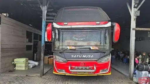 Satu Nusa Lintas Persada Bus-Front Image