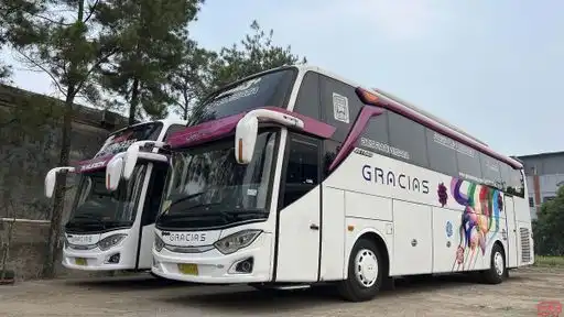 Gracias Shuttle Bus-Front Image