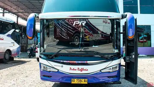 Putra Rafflesia Bus-Front Image