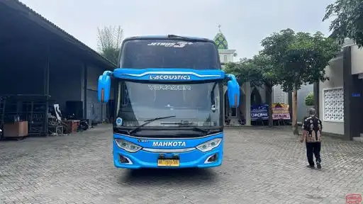 Mahkota Bus-Front Image
