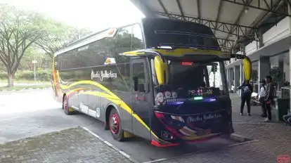Brata Yudhistira Bus-Front Image