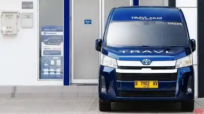 TRAVL Bus-Front Image