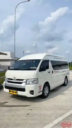 Yanti Group Shuttle  Bus-Front Image