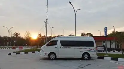 Yanti Group Shuttle  Bus-Side Image