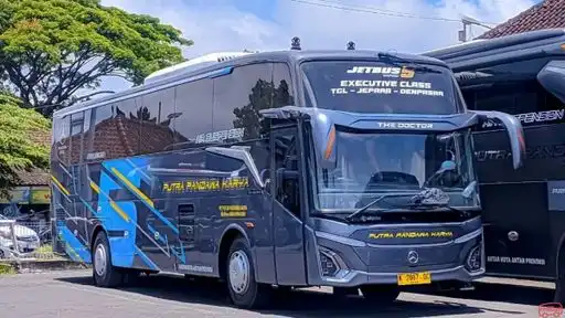 Putra Pandawa Aray Bus-Front Image
