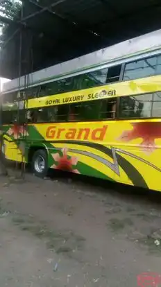 Grand Bus-Side Image