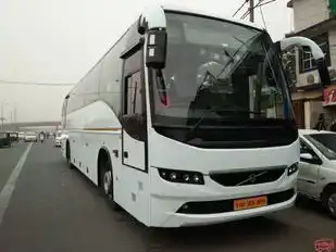 New Himalaya Travels Bus-Front Image