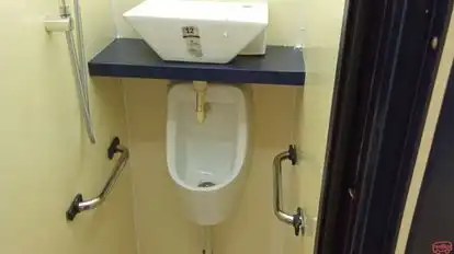 Bharat Travels Bus-Amenities Image