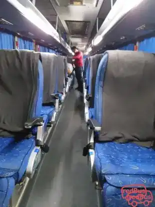 Saish Travels Mumbai Bus-Side Image