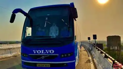 Royal Cruiser Bus-Front Image