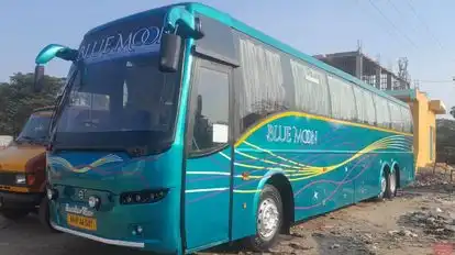 Blue Moon Travels Bus-Side Image
