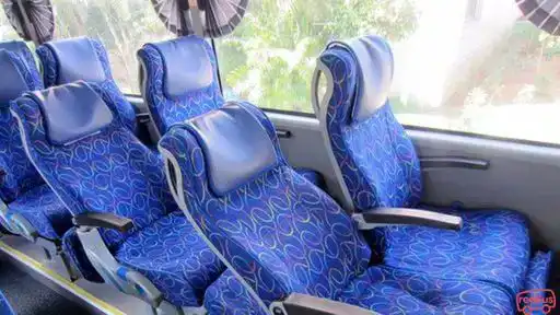 Humrahi Travels Bus-Front Image