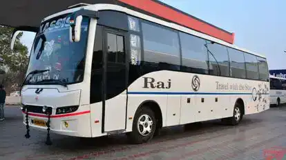 SAHARA TRAVELS Bus-Front Image