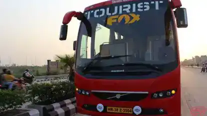 Fox Travel Bus-Front Image