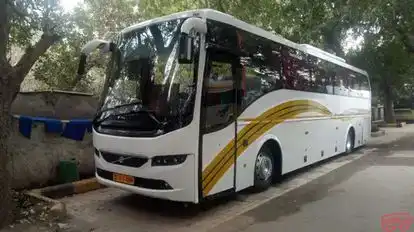 Fox Travel Bus-Front Image