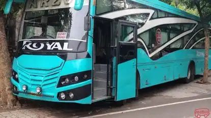 Arzoo Travels Bus-Front Image