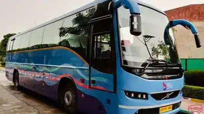 Rhyno Bus-Front Image