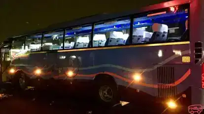 Rhyno Bus-Side Image