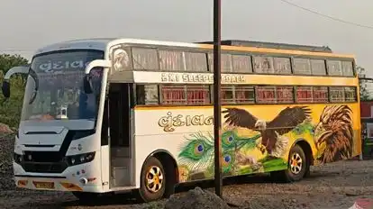Vrundavan Travels Bus-Front Image