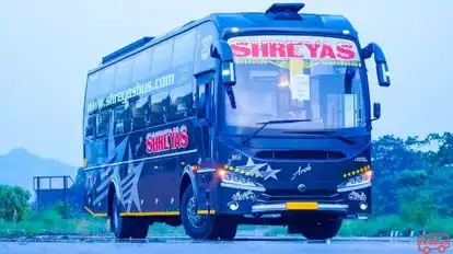 Shreyas Travels Bus-Front Image