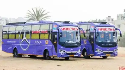 Shreyas Travels Bus-Side Image