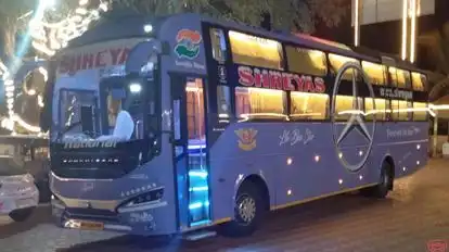Shreyas Travels Bus-Side Image